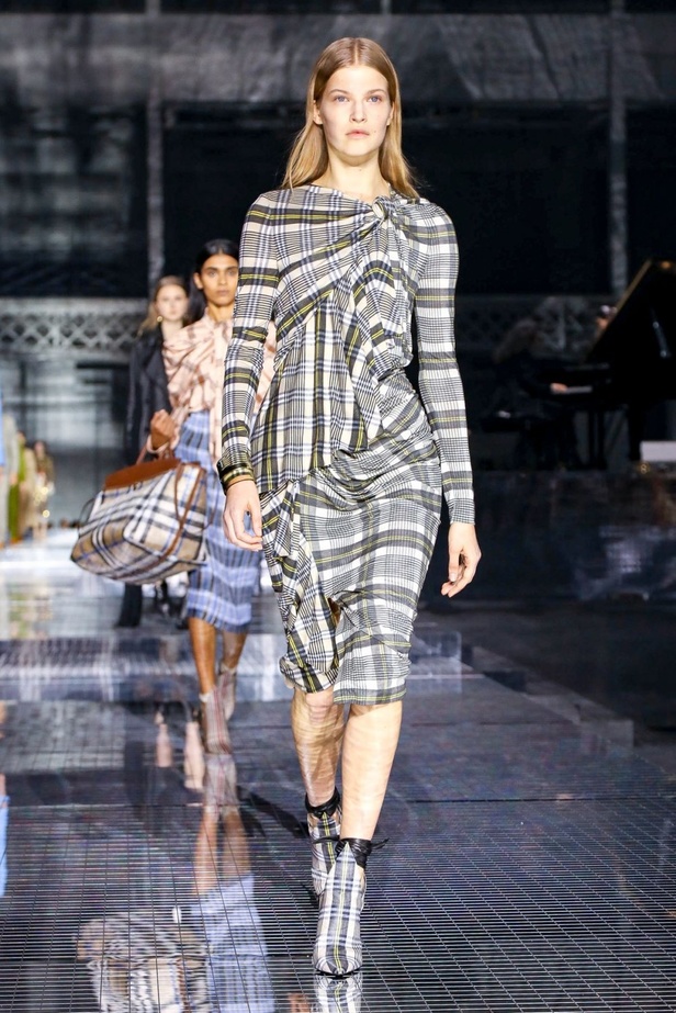 مجموعة بربري لخريف وشتاء 2020-2021 من اسبوع الموضة في لندن
