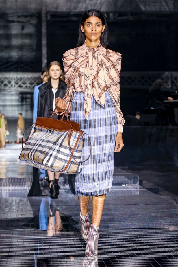 مجموعة بربري لخريف وشتاء 2020-2021 من اسبوع الموضة في لندن