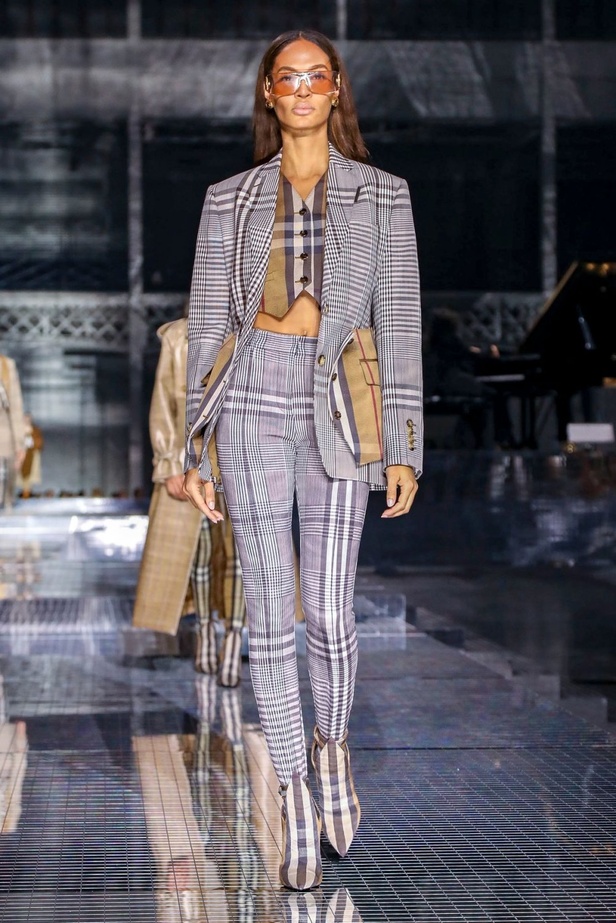 مجموعة بربري لخريف وشتاء 2020-2021 من اسبوع الموضة في لندن