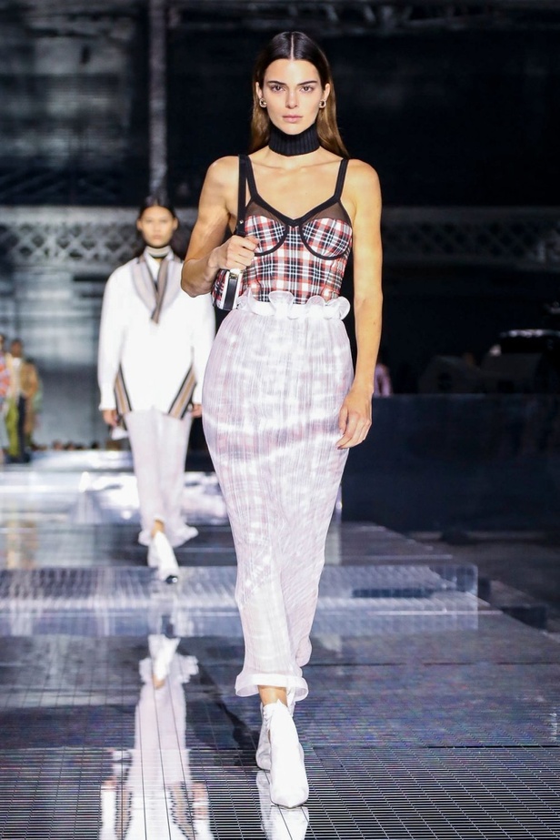 مجموعة بربري لخريف وشتاء 2020-2021 من اسبوع الموضة في لندن