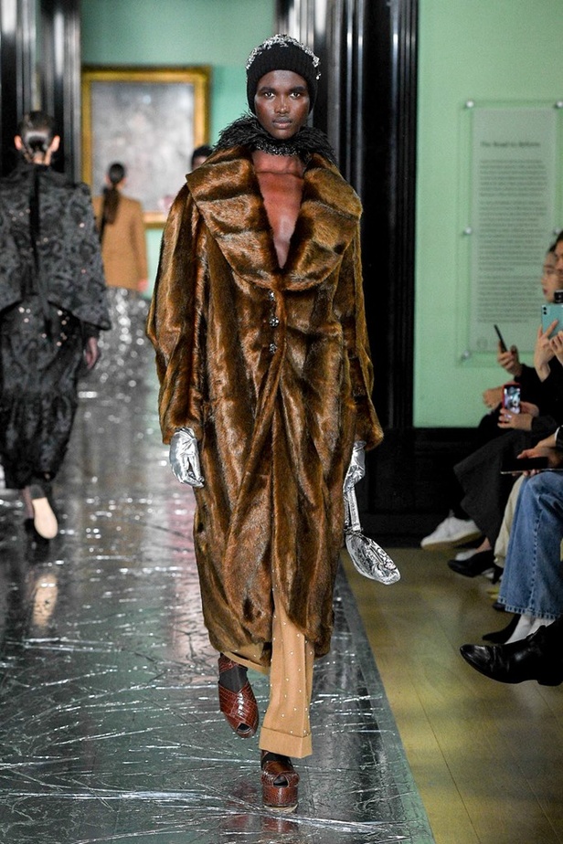 مجموعة erdem للالبسة الجاهزة من اسبوع الموضة في لندن  2020 