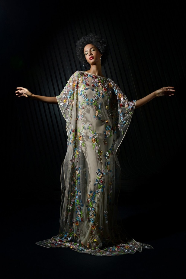 عرض ازياء مجموعة نعيم خان لصيحات موسم خريف وشتاء 2021