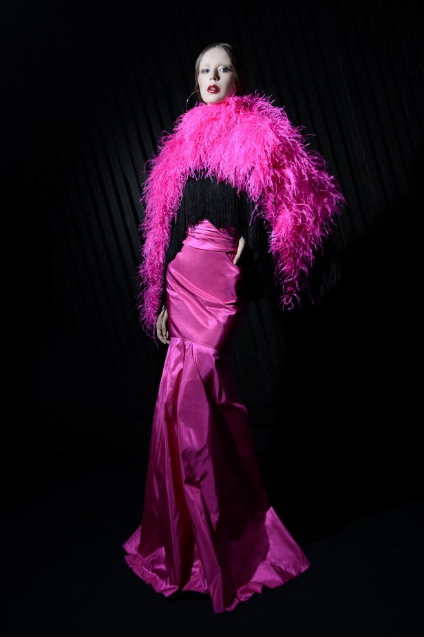 عرض ازياء مجموعة نعيم خان لصيحات موسم خريف وشتاء 2021