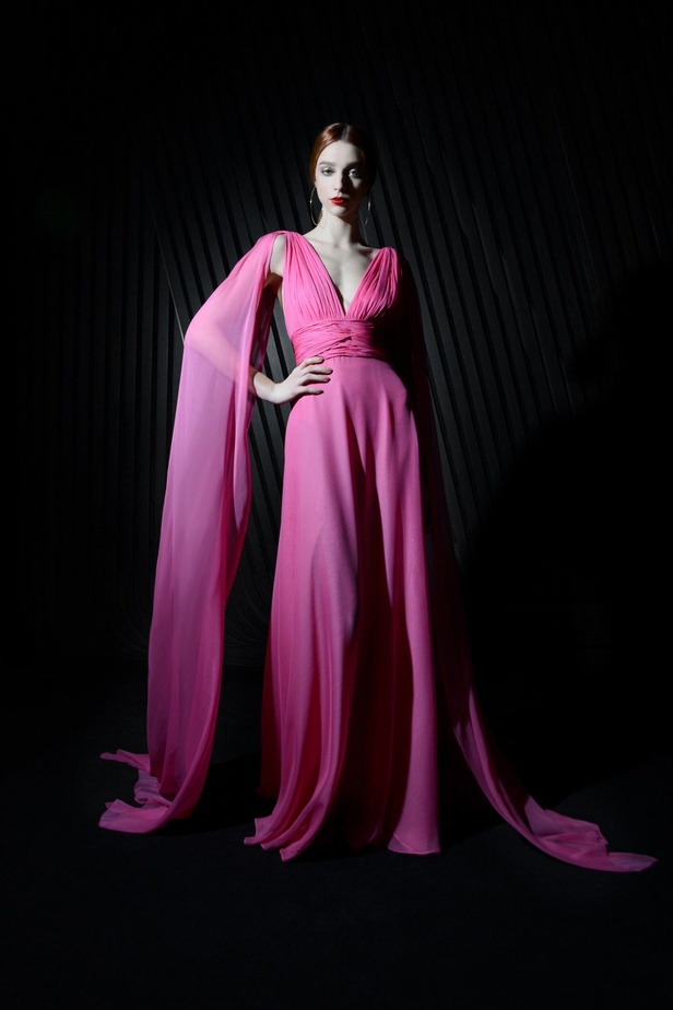 عرض ازياء مجموعة نعيم خان لصيحات موسم خريف وشتاء 2021