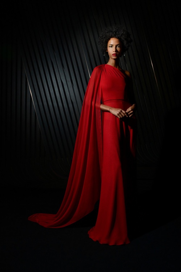 عرض ازياء مجموعة نعيم خان لصيحات موسم خريف وشتاء 2021