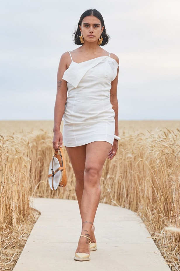 صور عرض ازياء  Jacquemus مجموعة ربيع وصيف 2021