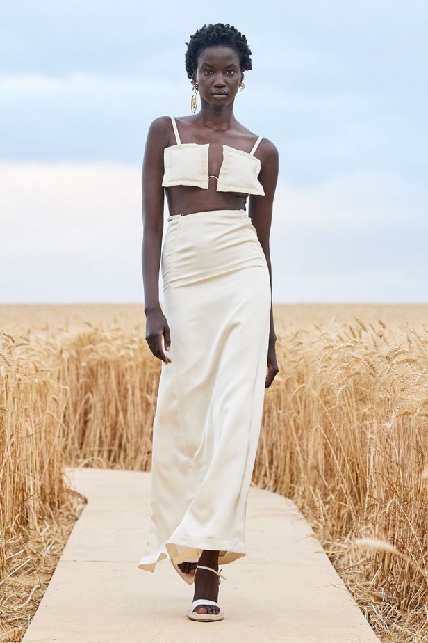 صور عرض ازياء  Jacquemus مجموعة ربيع وصيف 2021