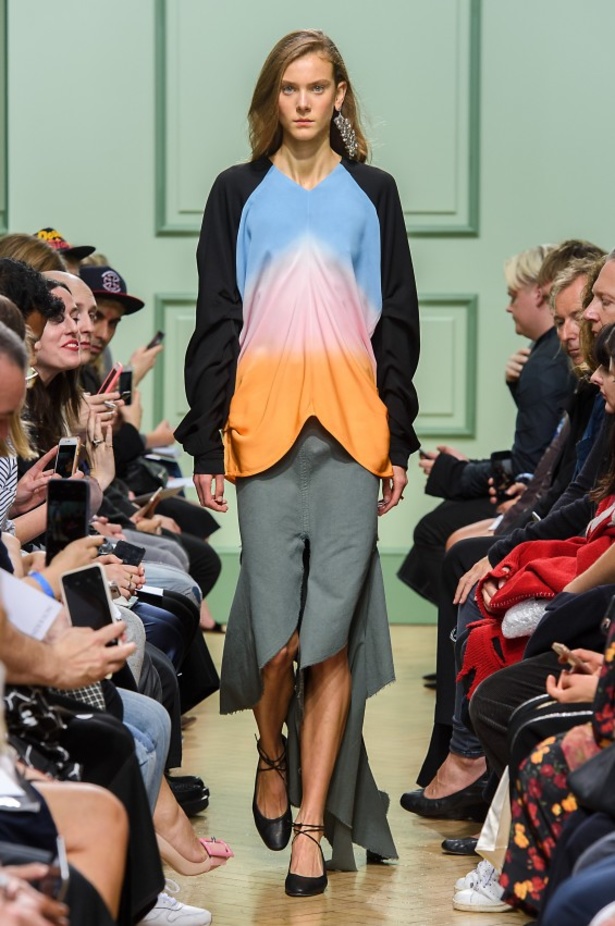 مجموعة J.W.Anderson في اسبوع لندن للموضة