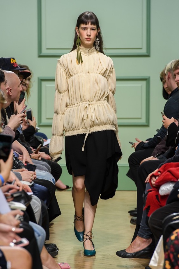 مجموعة J.W.Anderson في اسبوع لندن للموضة