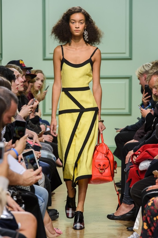 مجموعة J.W.Anderson في اسبوع لندن للموضة