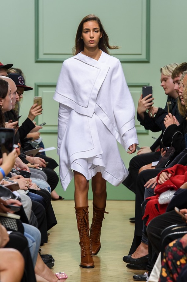 مجموعة J.W.Anderson في اسبوع لندن للموضة