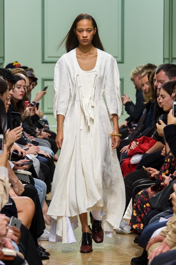 مجموعة J.W.Anderson في اسبوع لندن للموضة