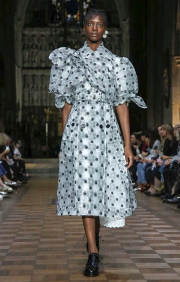 مجموعة Simone Rocha للأزياء الجاهزة لربيع وصيف 2017 !