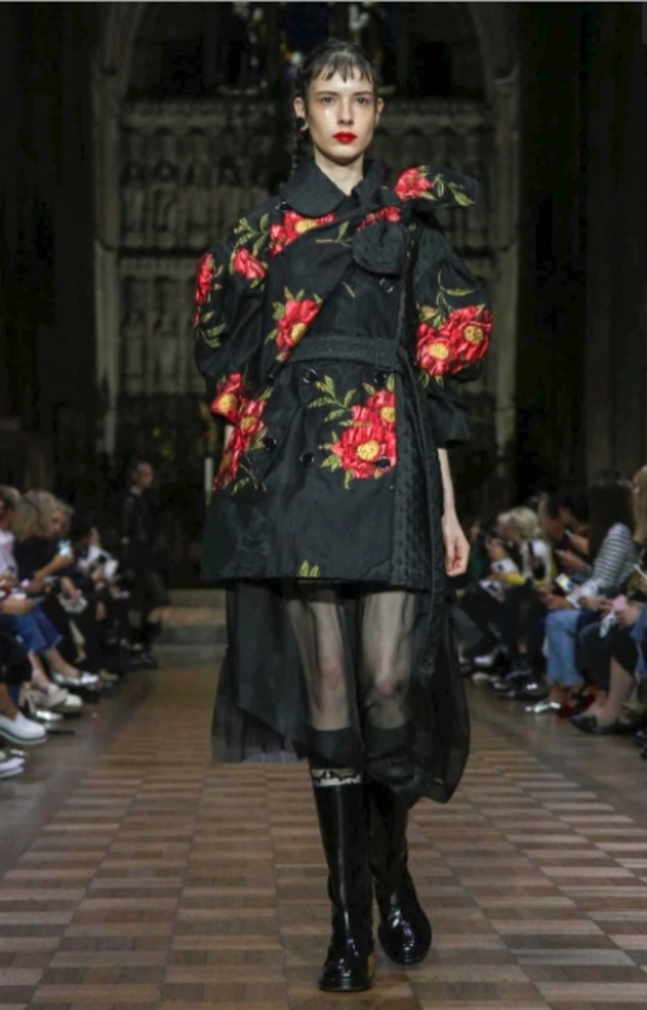 مجموعة Simone Rocha للأزياء الجاهزة لربيع وصيف 2017 !