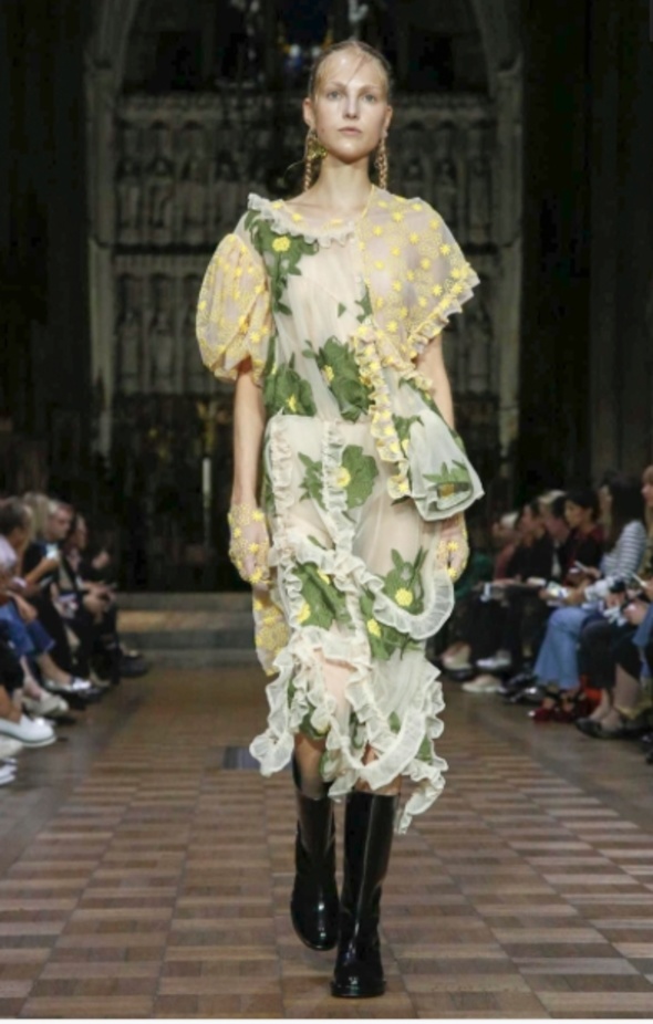مجموعة Simone Rocha للأزياء الجاهزة لربيع وصيف 2017 !