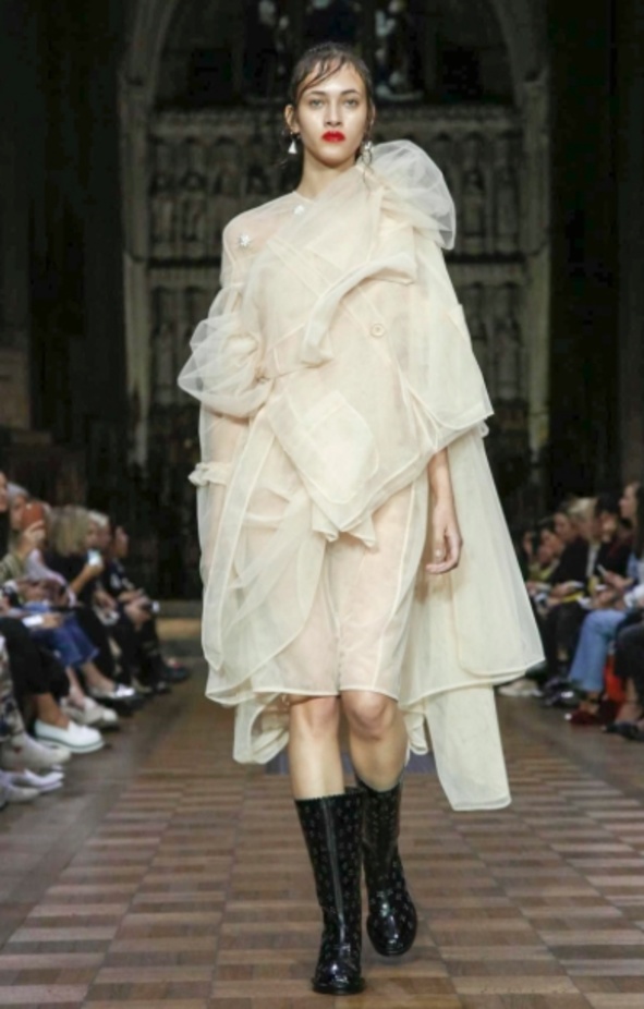 مجموعة Simone Rocha للأزياء الجاهزة لربيع وصيف 2017 !