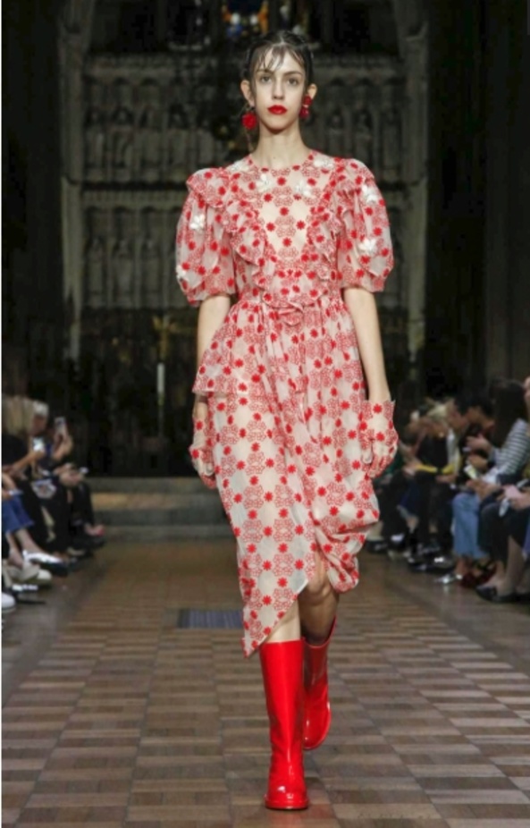 مجموعة Simone Rocha للأزياء الجاهزة لربيع وصيف 2017 !