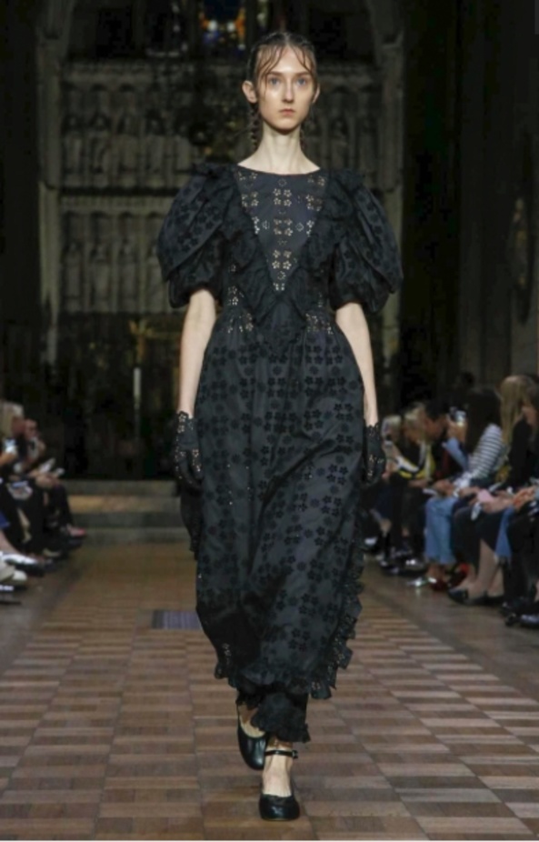 مجموعة Simone Rocha للأزياء الجاهزة لربيع وصيف 2017 !
