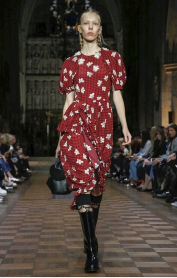مجموعة Simone Rocha للأزياء الجاهزة لربيع وصيف 2017 !