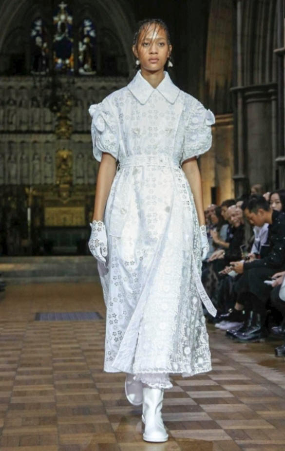 مجموعة Simone Rocha للأزياء الجاهزة لربيع وصيف 2017 !