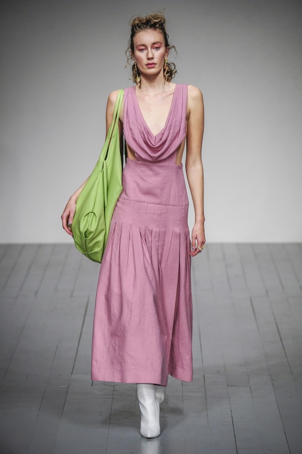 لوحة من الالوان الصيفية في مجموعة Paul Costelloe لربيع وصيف 2019