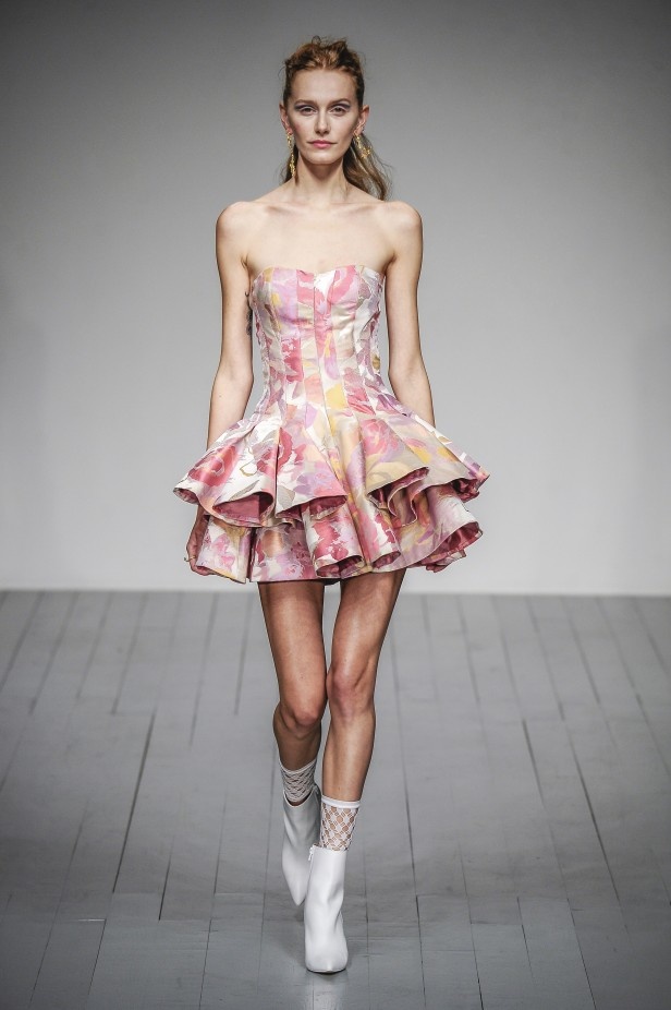 لوحة من الالوان الصيفية في مجموعة Paul Costelloe لربيع وصيف 2019