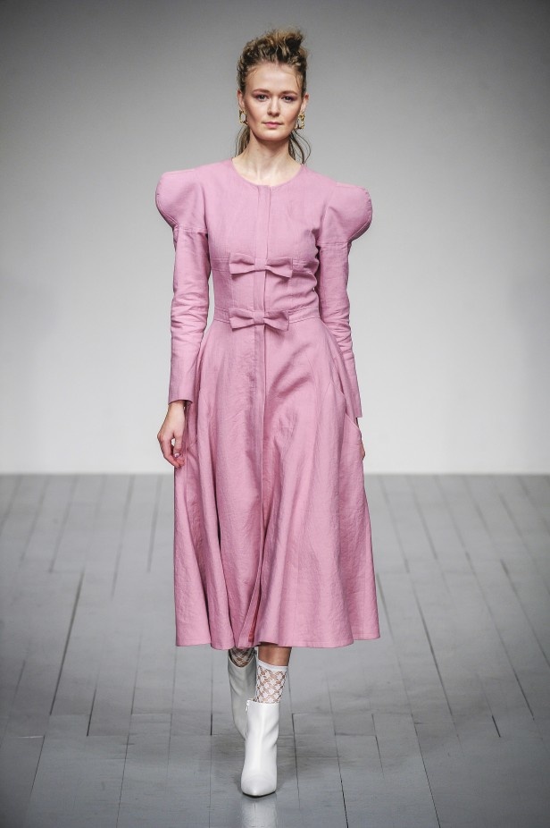 لوحة من الالوان الصيفية في مجموعة Paul Costelloe لربيع وصيف 2019