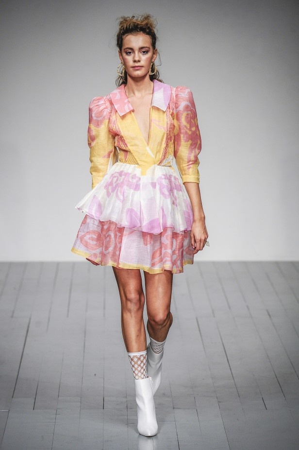 لوحة من الالوان الصيفية في مجموعة Paul Costelloe لربيع وصيف 2019