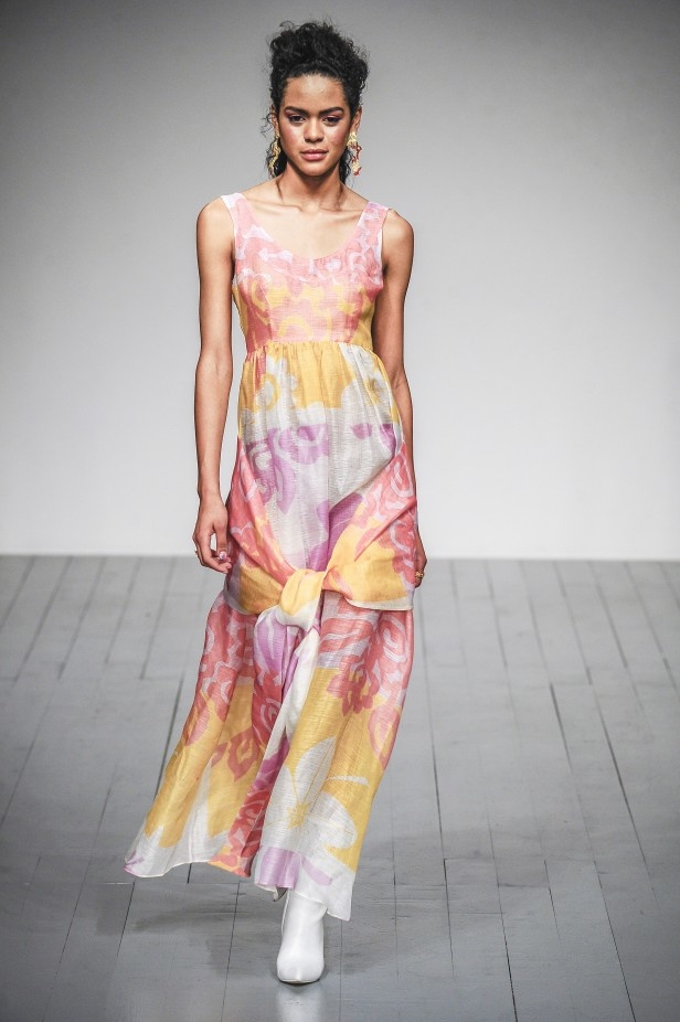 لوحة من الالوان الصيفية في مجموعة Paul Costelloe لربيع وصيف 2019