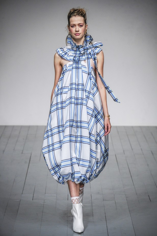 لوحة من الالوان الصيفية في مجموعة Paul Costelloe لربيع وصيف 2019