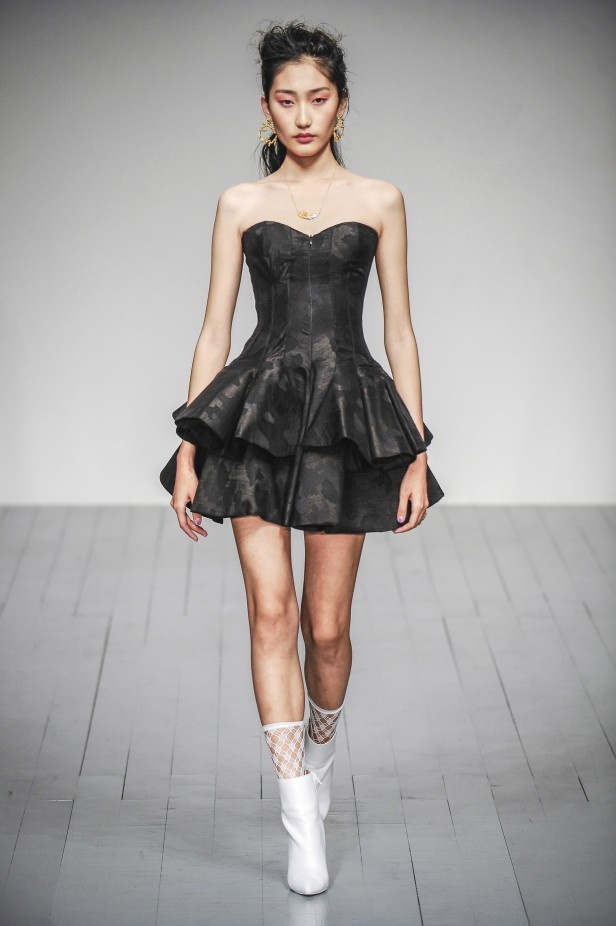 لوحة من الالوان الصيفية في مجموعة Paul Costelloe لربيع وصيف 2019