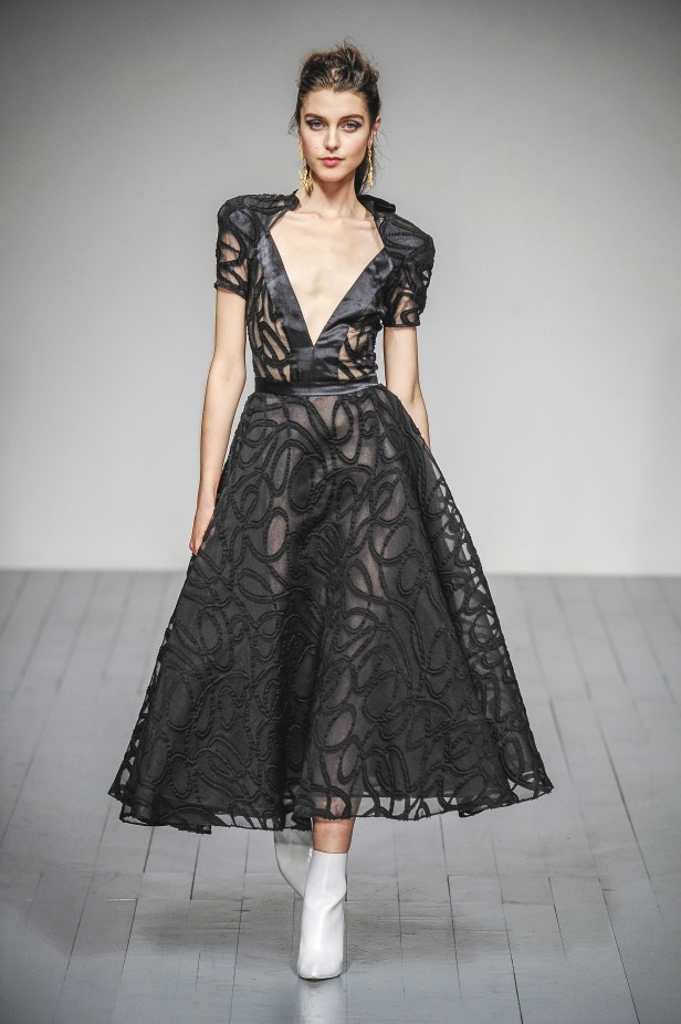 لوحة من الالوان الصيفية في مجموعة Paul Costelloe لربيع وصيف 2019