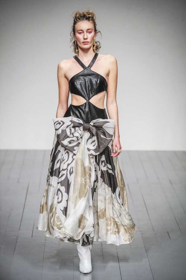 لوحة من الالوان الصيفية في مجموعة Paul Costelloe لربيع وصيف 2019