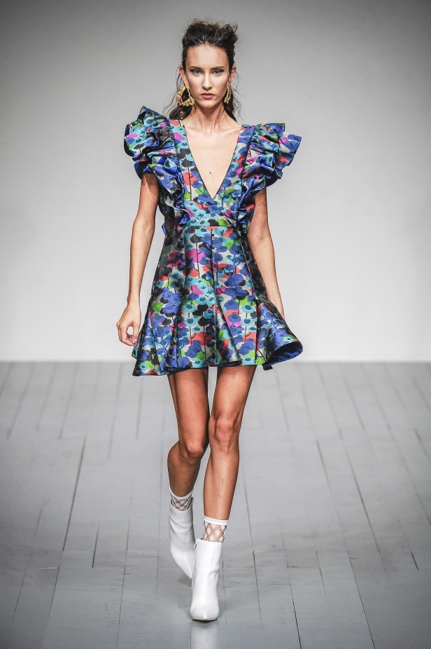 لوحة من الالوان الصيفية في مجموعة Paul Costelloe لربيع وصيف 2019