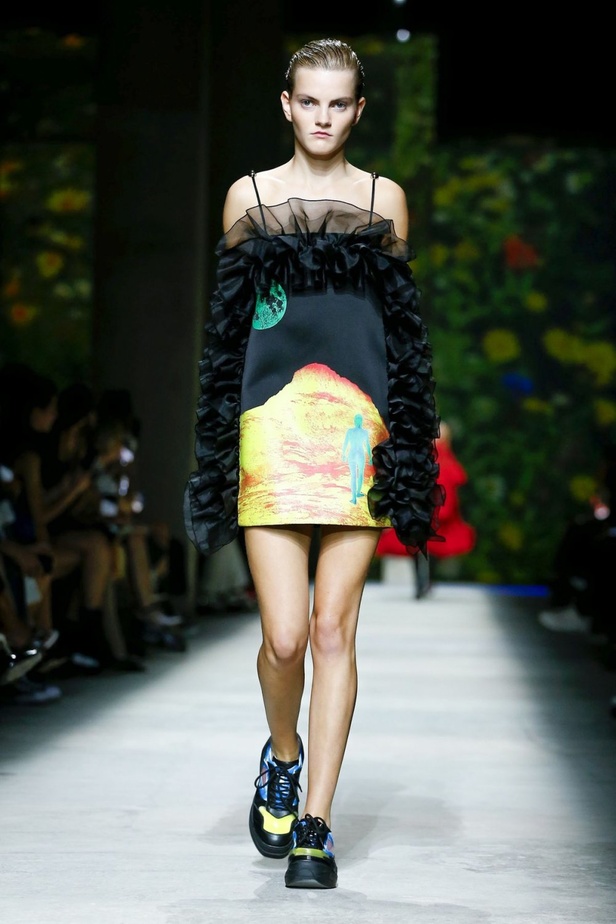 اسبوع الموضة في لندن 2019 أزياء CHRISTOPHER KANE الفاخرة لربيع وصيف 2020