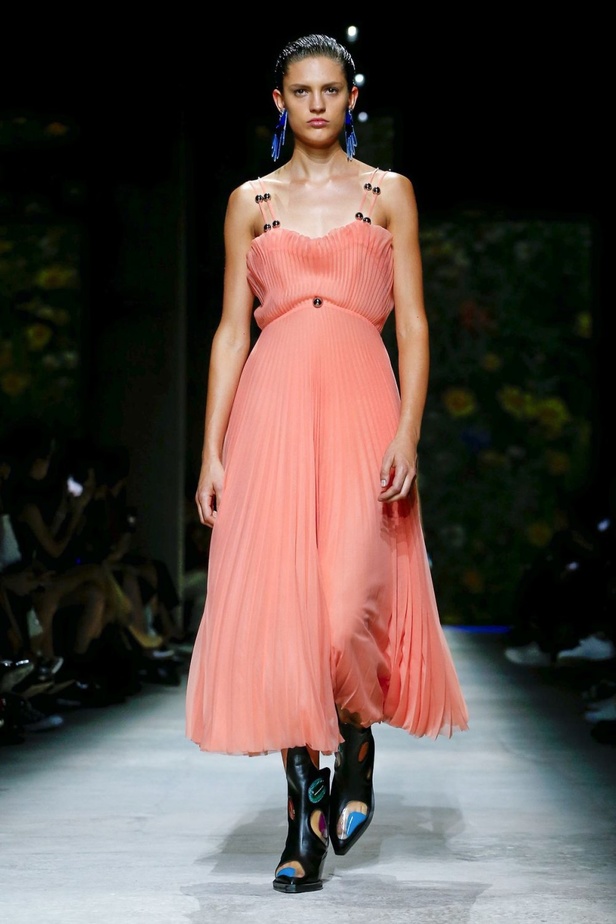 اسبوع الموضة في لندن 2019 أزياء CHRISTOPHER KANE الفاخرة لربيع وصيف 2020