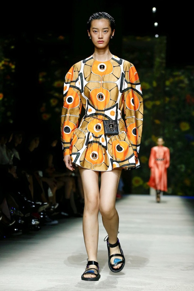 اسبوع الموضة في لندن 2019 أزياء CHRISTOPHER KANE الفاخرة لربيع وصيف 2020