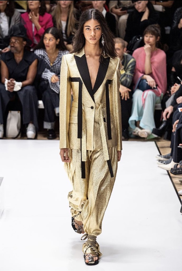 اسبوع الموضة في لندن 2019 مجموعة JW ANDERSON  للأزياء الجاهزة  لربيع وصيف 2020