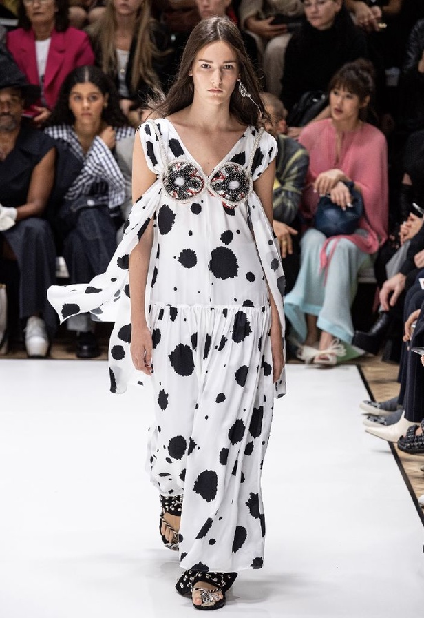 اسبوع الموضة في لندن 2019 مجموعة JW ANDERSON  للأزياء الجاهزة  لربيع وصيف 2020