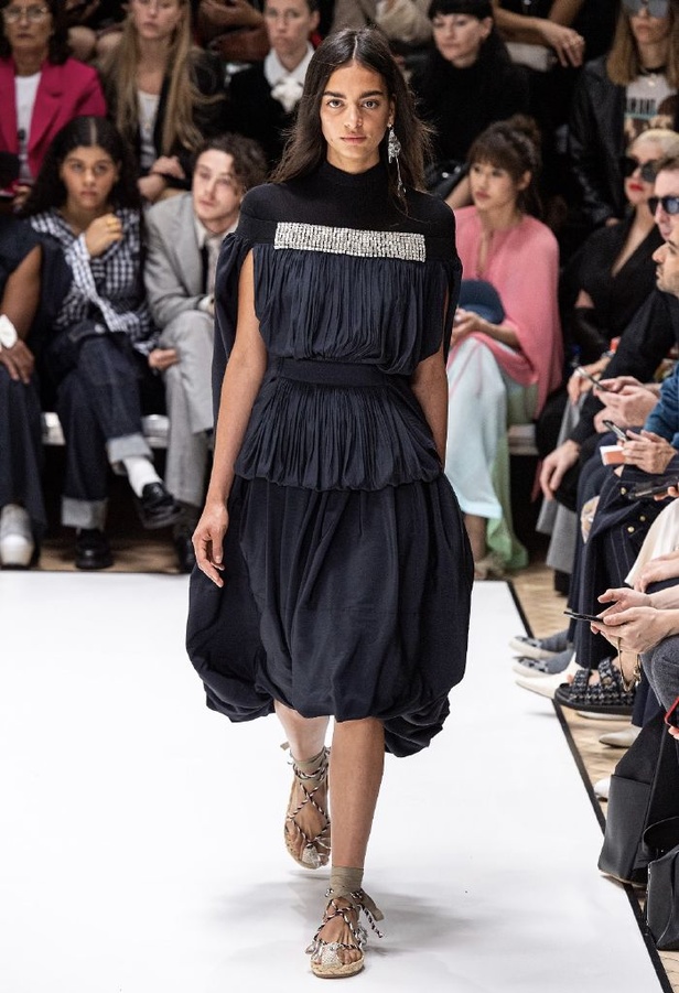اسبوع الموضة في لندن 2019 مجموعة JW ANDERSON  للأزياء الجاهزة  لربيع وصيف 2020