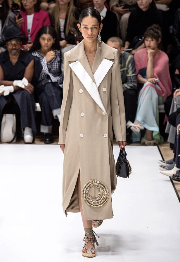 اسبوع الموضة في لندن 2019 مجموعة JW ANDERSON  للأزياء الجاهزة  لربيع وصيف 2020