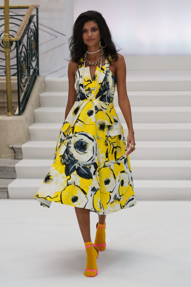 اسبوع الموضة في لندن 2019  أزياء PAUL COSTELLO الجاهزة لربيع وصيف 2020