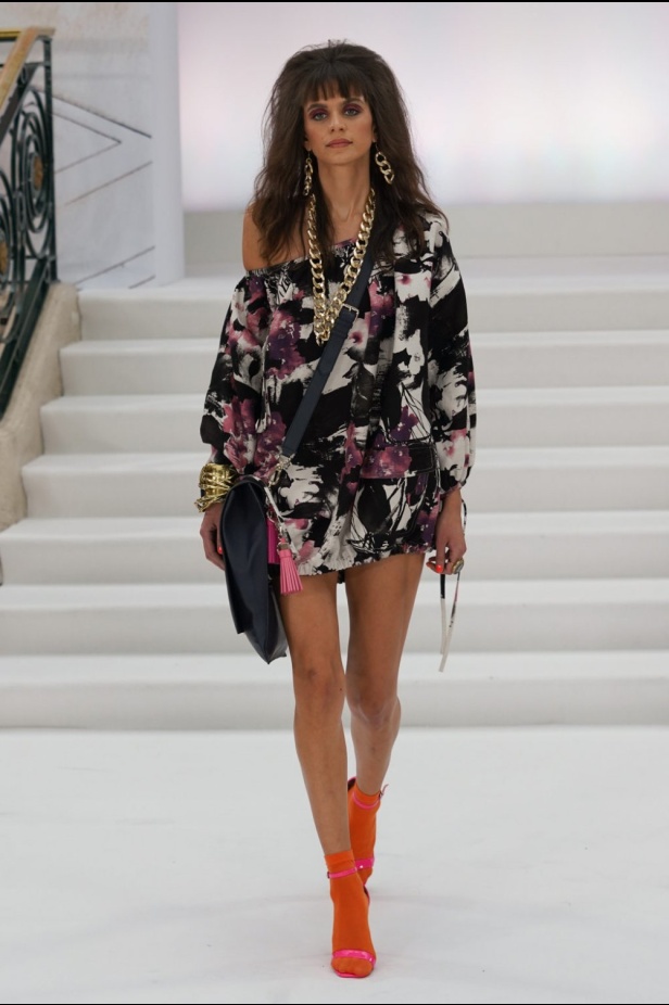 اسبوع الموضة في لندن 2019  أزياء PAUL COSTELLO الجاهزة لربيع وصيف 2020