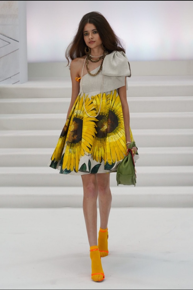 اسبوع الموضة في لندن 2019  أزياء PAUL COSTELLO الجاهزة لربيع وصيف 2020