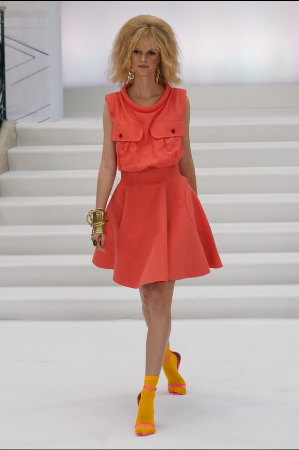 اسبوع الموضة في لندن 2019  أزياء PAUL COSTELLO الجاهزة لربيع وصيف 2020