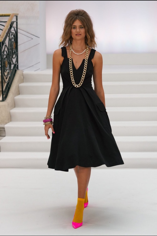 اسبوع الموضة في لندن 2019  أزياء PAUL COSTELLO الجاهزة لربيع وصيف 2020