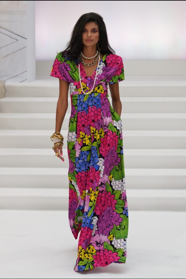 اسبوع الموضة في لندن 2019  أزياء PAUL COSTELLO الجاهزة لربيع وصيف 2020