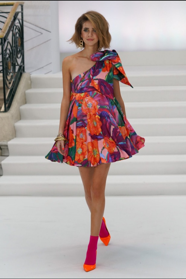 اسبوع الموضة في لندن 2019  أزياء PAUL COSTELLO الجاهزة لربيع وصيف 2020