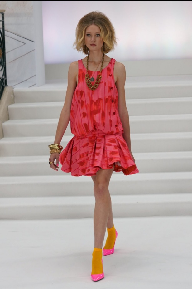 اسبوع الموضة في لندن 2019  أزياء PAUL COSTELLO الجاهزة لربيع وصيف 2020