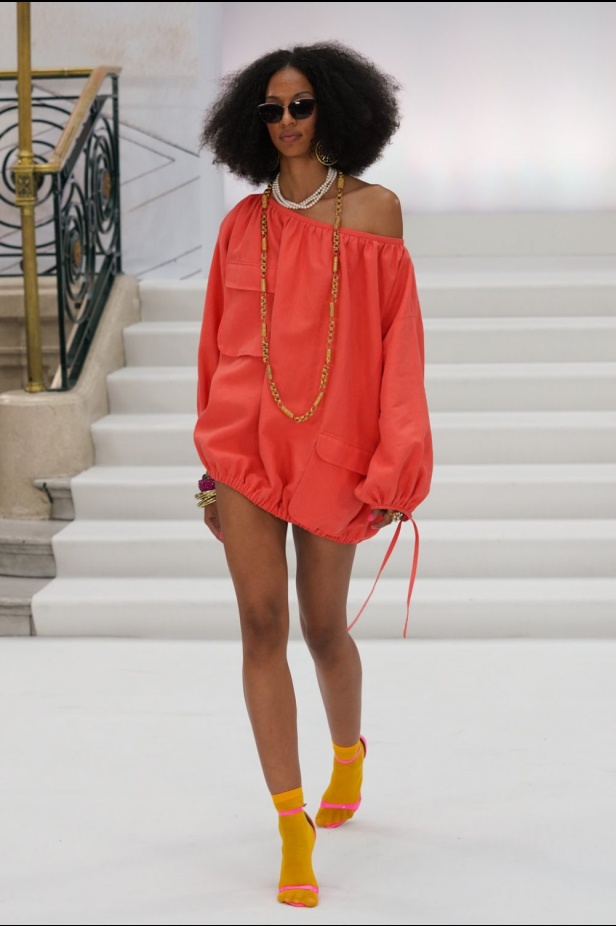 اسبوع الموضة في لندن 2019  أزياء PAUL COSTELLO الجاهزة لربيع وصيف 2020